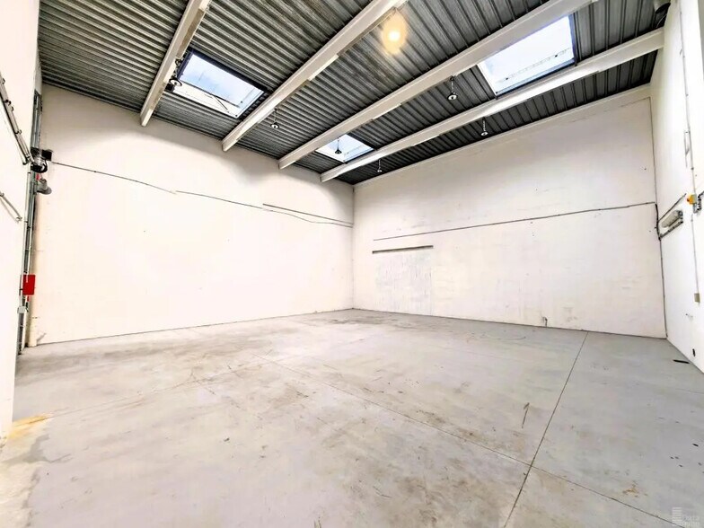 Industrial in Champs-sur-Marne for lease - Building Photo - Image 2 of 12