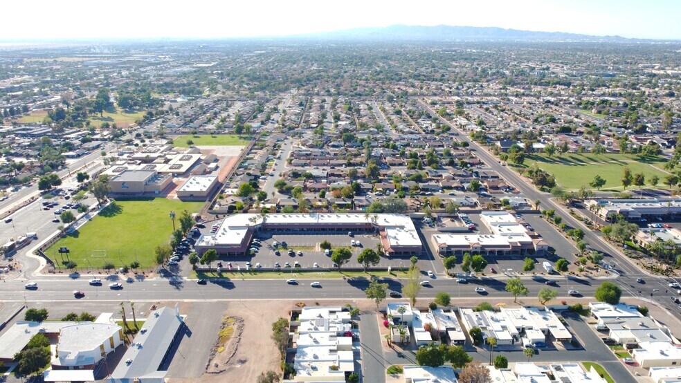 590 N Alma School Rd, Chandler, AZ à louer - Photo du bâtiment - Image 1 de 7