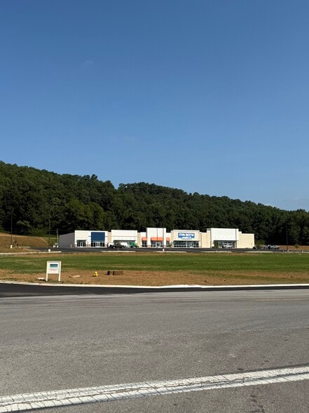 66 Market Terrace Ter, Oneonta, AL for lease - Building Photo - Image 3 of 9