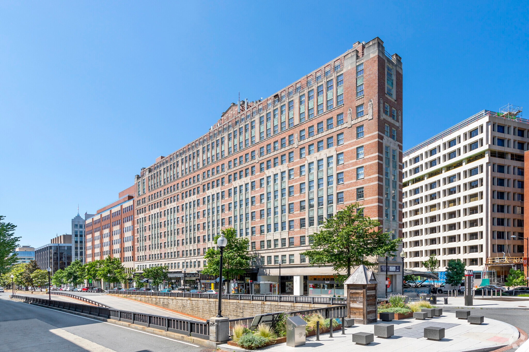 1350 Connecticut Ave NW, Washington, DC à louer Photo du bâtiment- Image 1 de 13