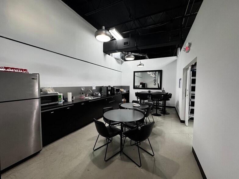 167 NE 26th St, Miami, FL à louer - Photo du bâtiment - Image 3 de 14