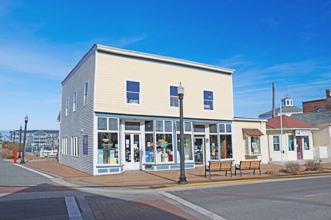 More details for 4065 Main St, Chincoteague, VA - Retail for Sale