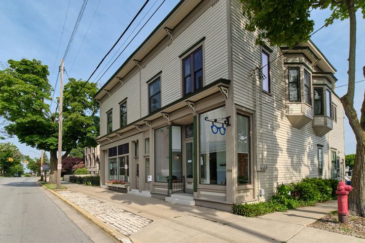 384 1st St, Manistee, MI à louer Photo du bâtiment- Image 1 de 14