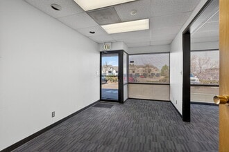 12860 W Cedar Dr, Lakewood, CO à louer Photo intérieure- Image 2 de 24