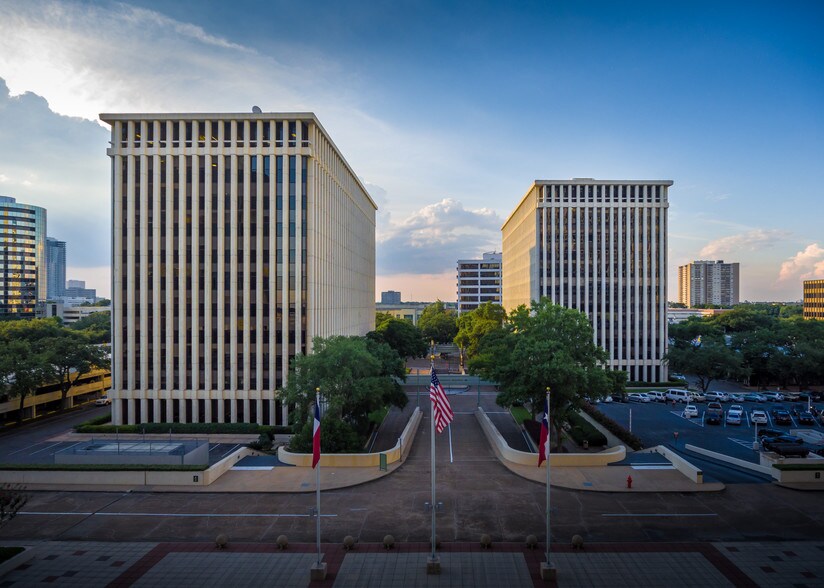 2 Greenway Plz, Houston, TX à louer - Photo du bâtiment - Image 3 de 6