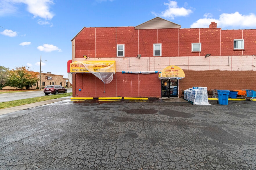 5920 Chase Rd, Dearborn, MI for lease - Primary Photo - Image 1 of 34