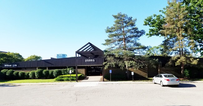 More details for 25865 W 12 Mile Rd, Southfield, MI - Medical for Lease