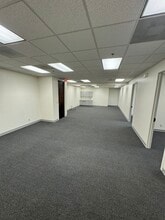 11300 4th St N, Saint Petersburg, FL à louer Photo intérieure- Image 2 de 4