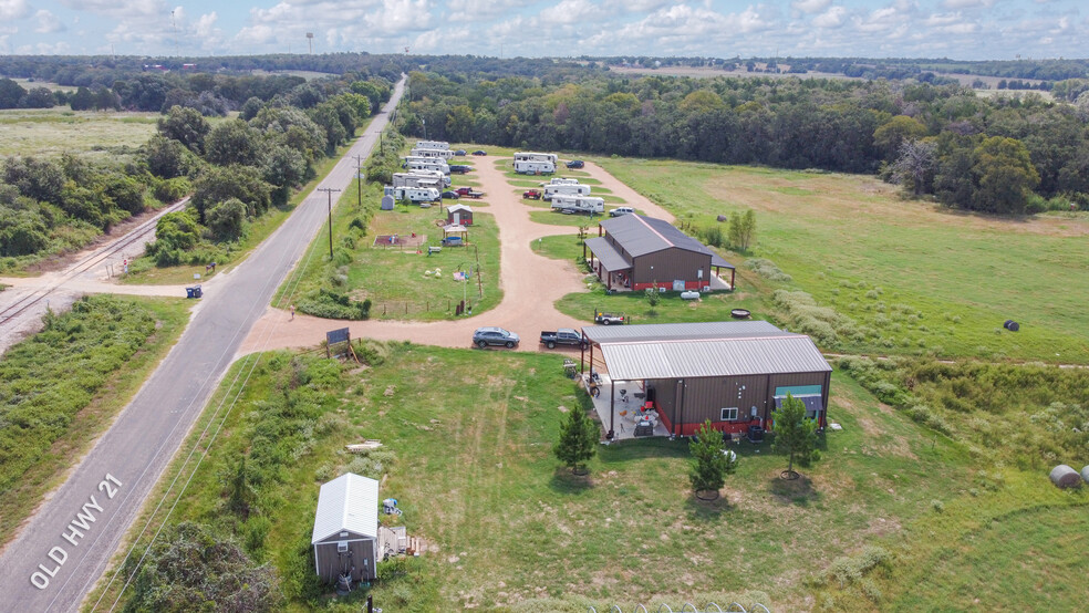 2095 Old Highway 20, Mcdade, TX à vendre - Photo du b timent - Image 1 de 61