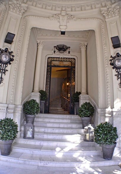 Calle Ferraz, 2, Madrid, Madrid à louer - Photo du bâtiment - Image 3 de 5