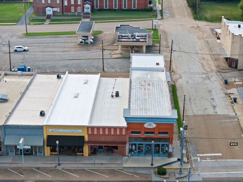 219 N Main St, Winnsboro, TX à vendre - Photo du bâtiment - Image 2 de 36