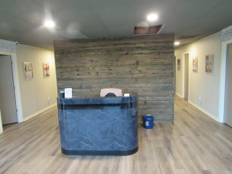 127 Hemlock St, Columbus, MS à louer - Photo du bâtiment - Image 3 de 28