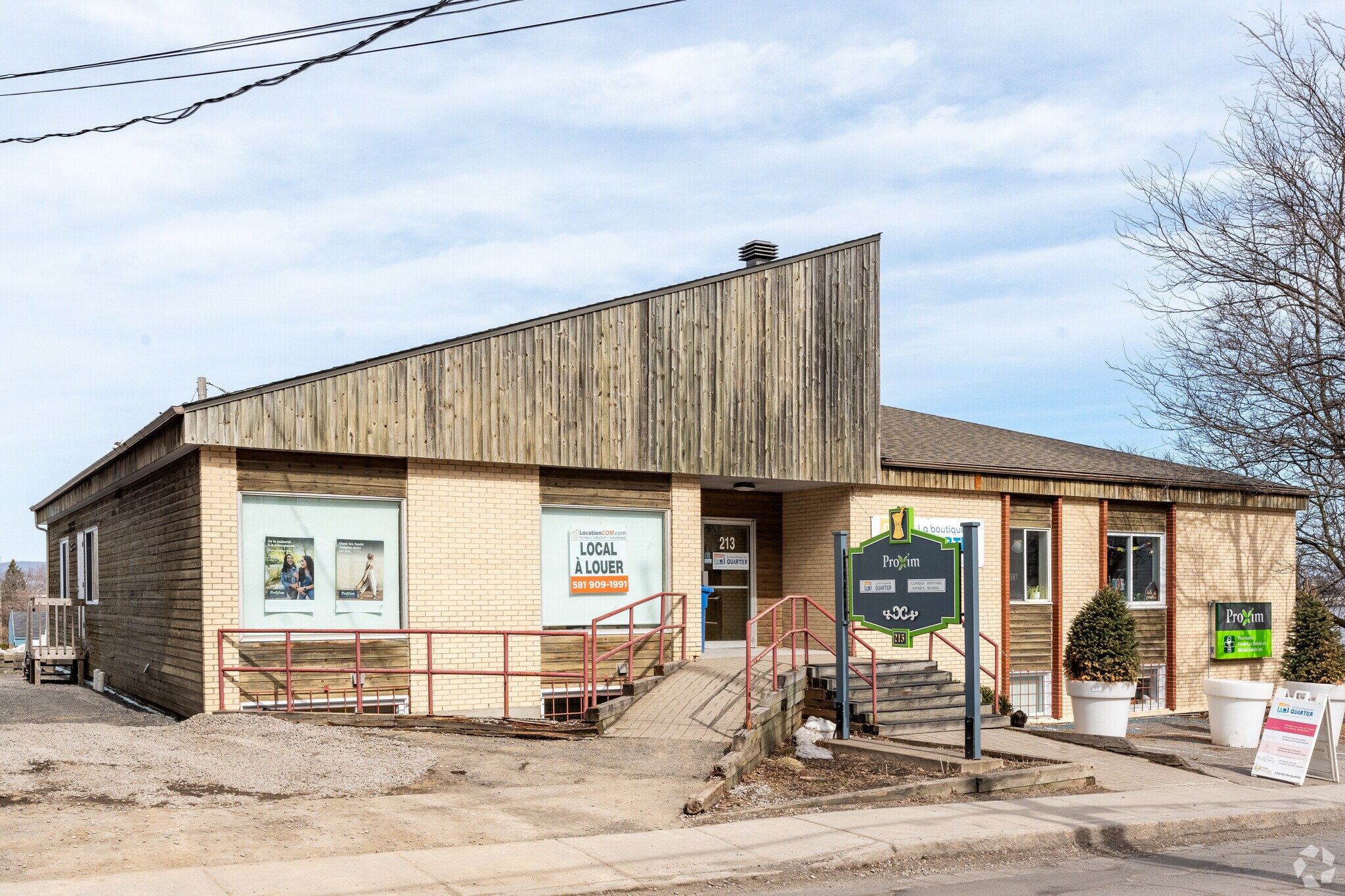 213 St Saint-Joseph, Lévis, QC for lease Primary Photo- Image 1 of 4