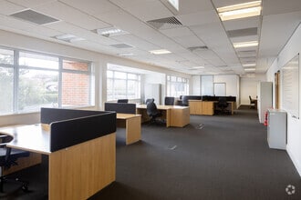 Weydon Ln, Farnham for lease Interior Photo- Image 1 of 8