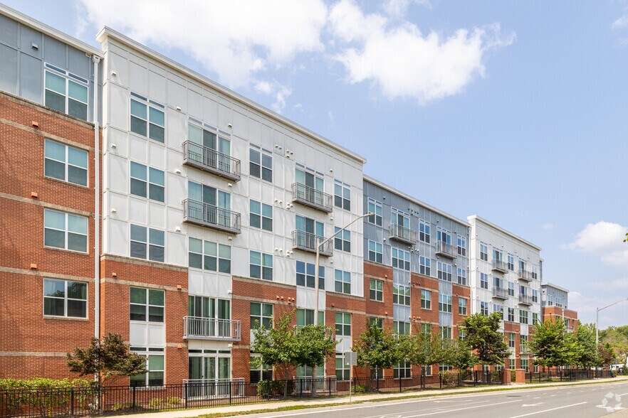 9142 Richmond Hwy, Fort Belvoir, VA à louer - Photo du bâtiment - Image 3 de 28