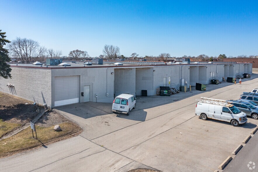 3000-3030 Commercial Ave, Northbrook, IL à louer - Photo du bâtiment - Image 3 de 4