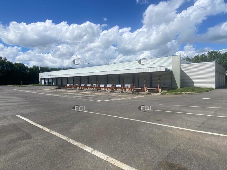 Industrial in Ferrières-en-Brie for lease - Building Photo - Image 2 of 13