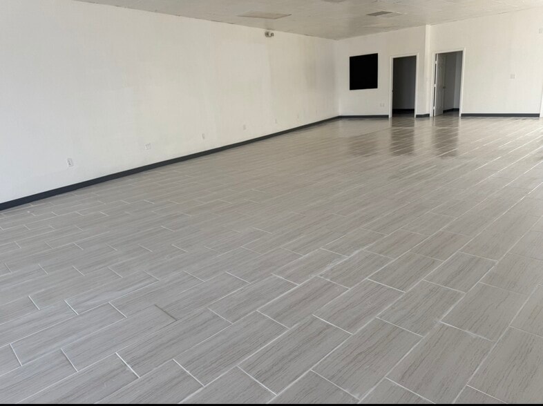 12033 Veterans Memorial Dr, Houston, TX for lease - Building Photo - Image 2 of 8
