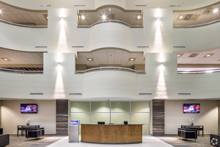 695 US Highway 46, Fairfield, NJ à louer - Photo du bâtiment - Image 2 de 18