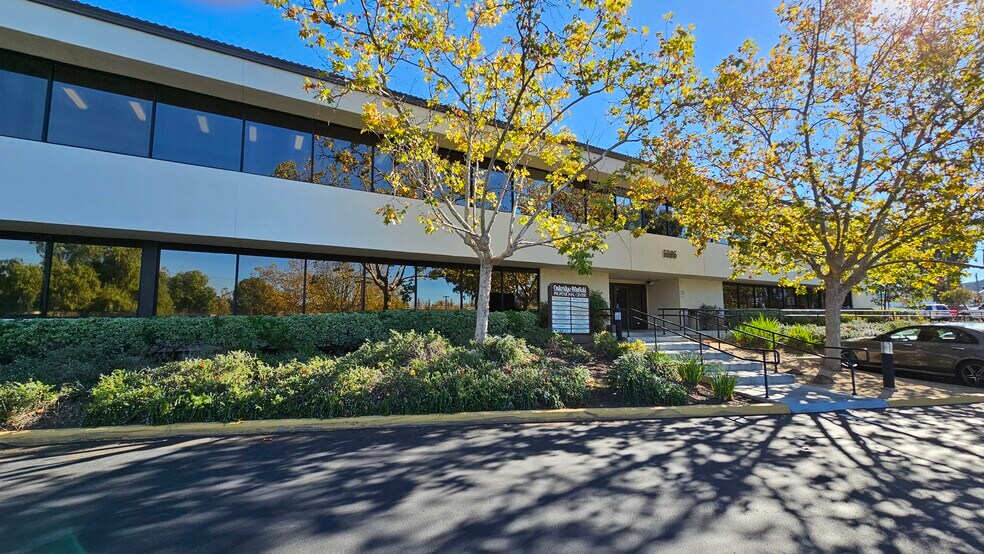 5589 Winfield Blvd, San Jose, CA à louer - Photo du bâtiment - Image 3 de 12