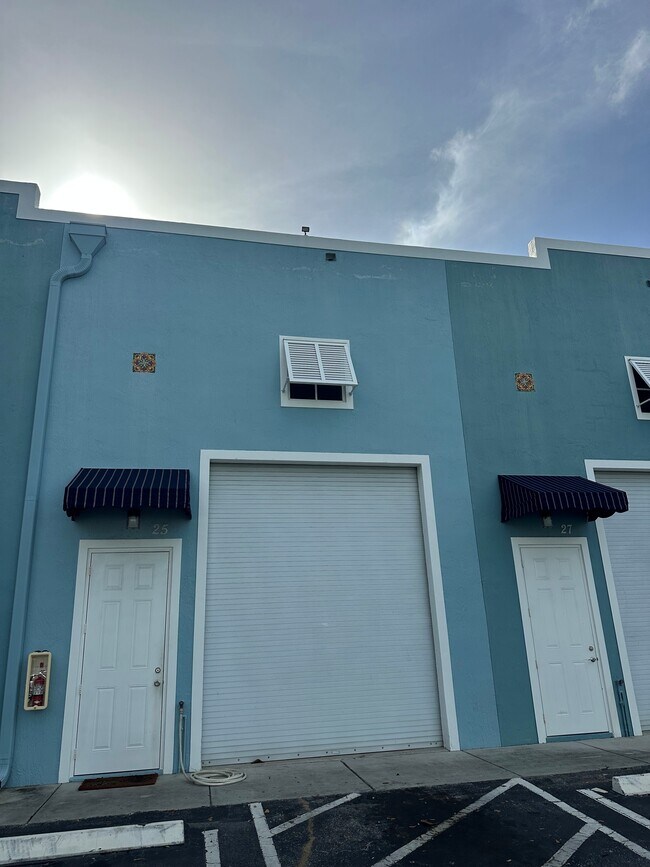 More details for 964 Service St, West Palm Beach, FL - Industrial for Lease