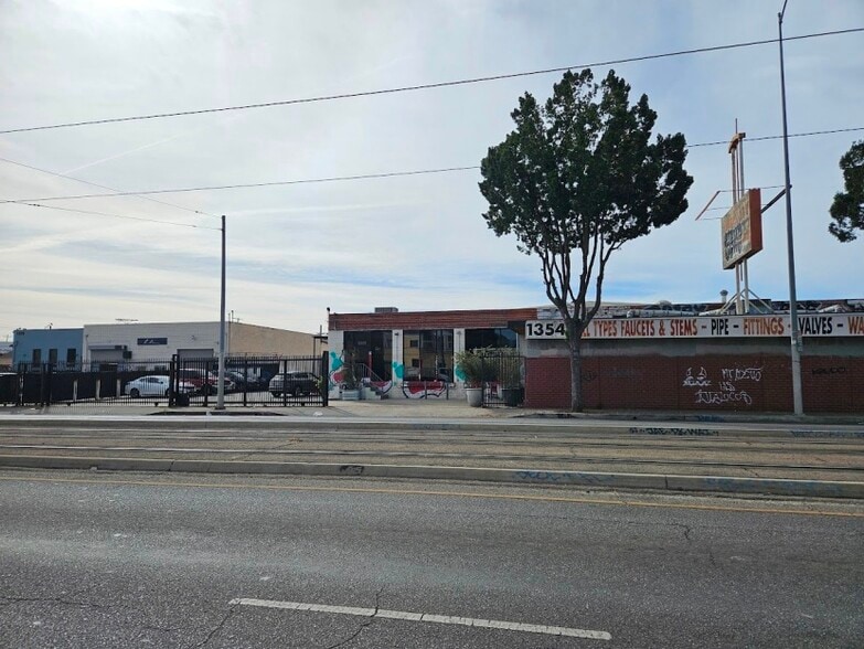 1354 E Washington Blvd, Los Angeles, CA for sale - Building Photo - Image 3 of 25
