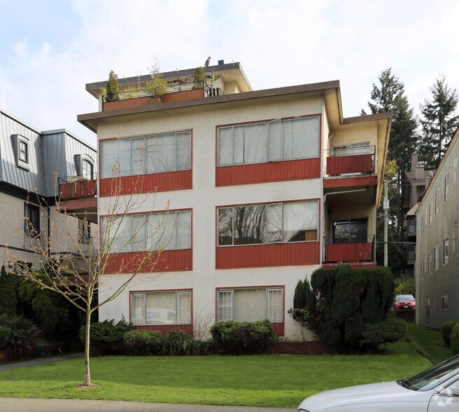 1316 W 14th Ave, Vancouver, BC à vendre - Photo du bâtiment - Image 3 de 3