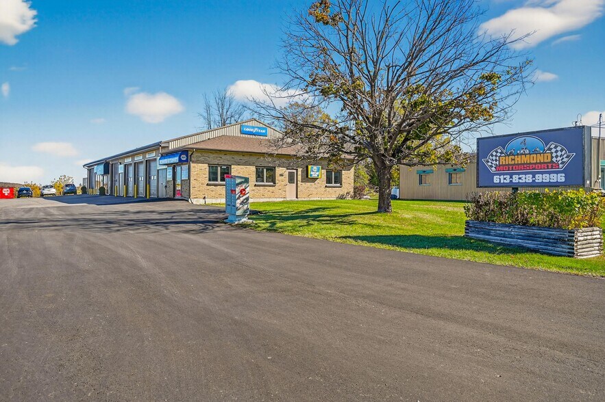 3835 Mcbean St, Richmond, ON à vendre - Photo du bâtiment - Image 3 de 26