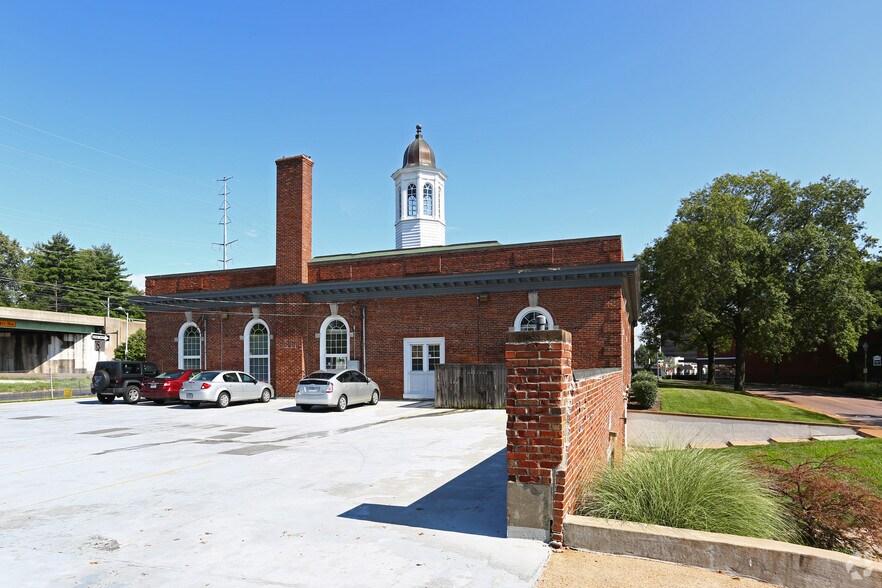 889 S Brentwood Blvd, Clayton, MO à vendre - Photo du bâtiment - Image 3 de 9