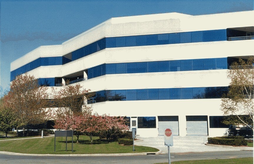 4 Armstrong Rd, Shelton, CT à louer - Photo du bâtiment - Image 2 de 3