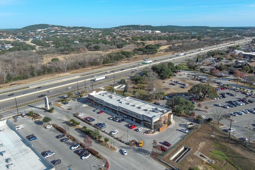 21715 W Interstate 10, San Antonio, TX à vendre - Photo du bâtiment - Image 2 de 10