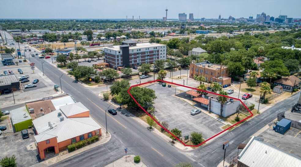 1815 N New Braunfels Ave, San Antonio, TX à louer - Photo du bâtiment - Image 3 de 12