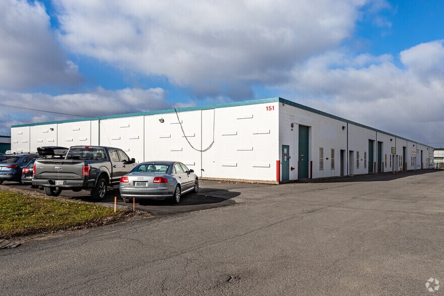 151 Bentley Ave, Nepean, ON à louer - Photo du bâtiment - Image 2 de 2