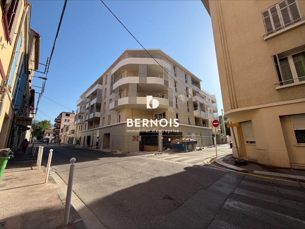 Commerce de détail dans Toulon à vendre Photo du bâtiment- Image 1 de 5