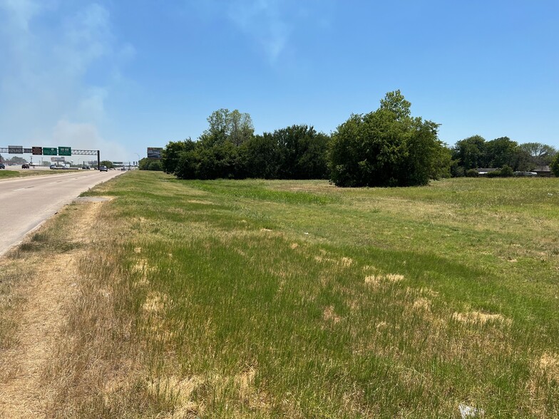 SWC Interstate Highway 35E & East Crestview Drive, Lacy Lakeview, TX for sale - Building Photo - Image 3 of 6