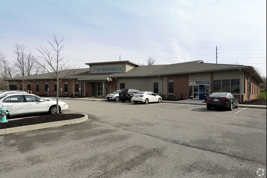 625 S Main St, Zionsville, IN for lease - Building Photo - Image 2 of 13