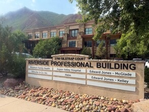 2700 Gilstrap Ct, Glenwood Springs, CO for lease Interior Photo- Image 2 of 21