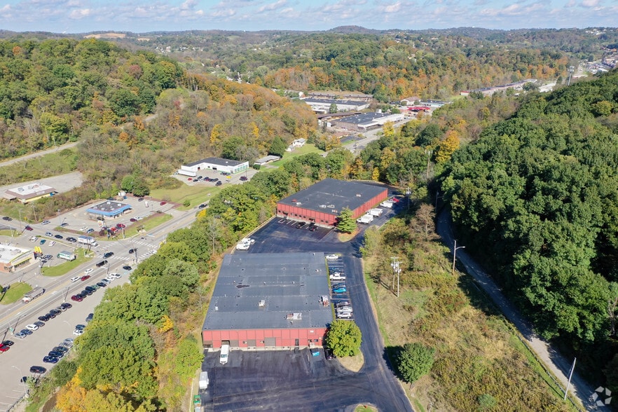 700 Plum Industrial Ct, Plum, PA for lease - Aerial - Image 2 of 7