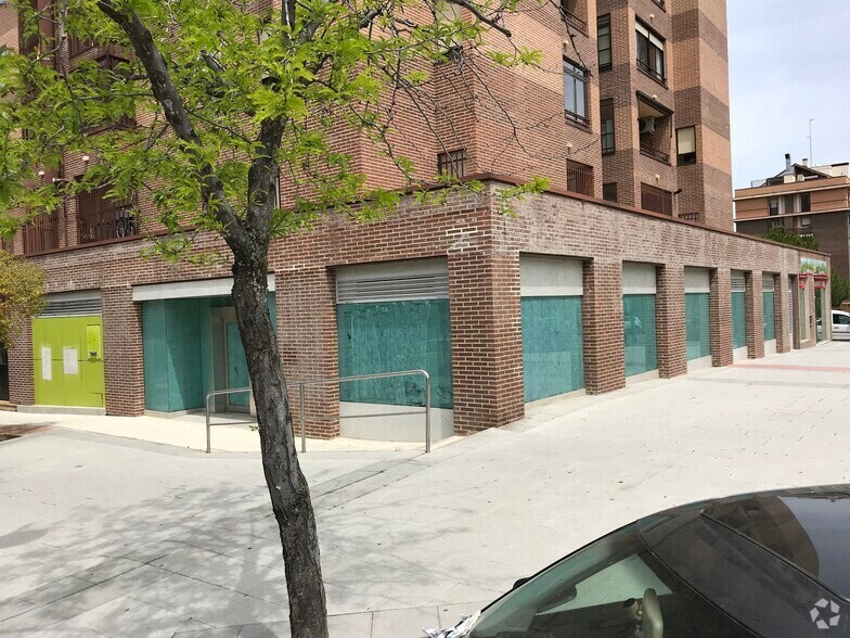 Bureau/Commerce de détail dans Tres Cantos, Madrid à louer - Photo du bâtiment - Image 2 de 2