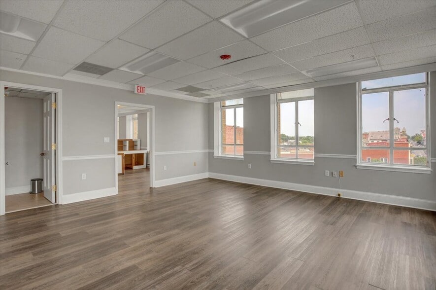 5 Public Sq, Hagerstown, MD à louer - Photo du bâtiment - Image 3 de 18