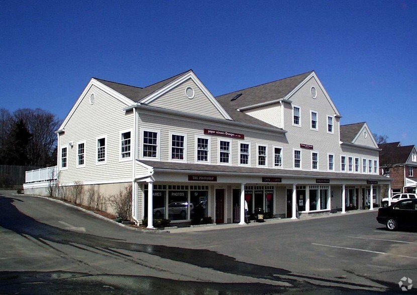 551-555 Post Rd, Darien, CT for lease - Building Photo - Image 2 of 6