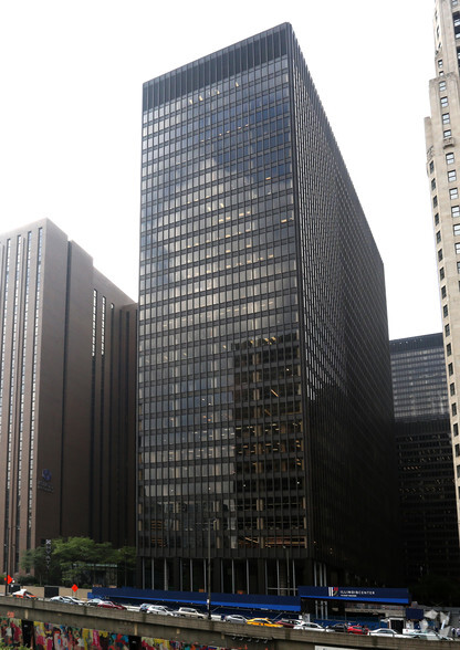 111 E Wacker Dr, Chicago, IL à louer - Photo du bâtiment - Image 1 de 4