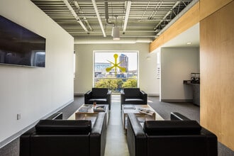 615 3rd St, Des Moines, IA for sale Interior Photo- Image 2 of 4