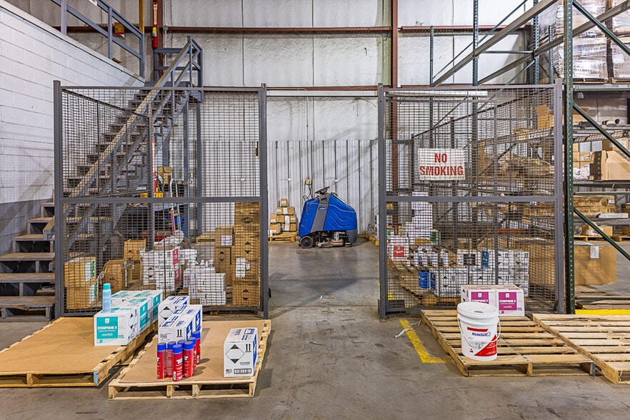 101 Industrial Dr, Bristol, TN for sale - Building Photo - Image 2 of 16