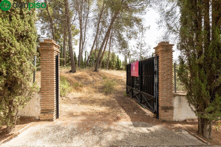 Calle Poetas Populares, Albolote, Granada à vendre - Photo du bâtiment - Image 3 de 40