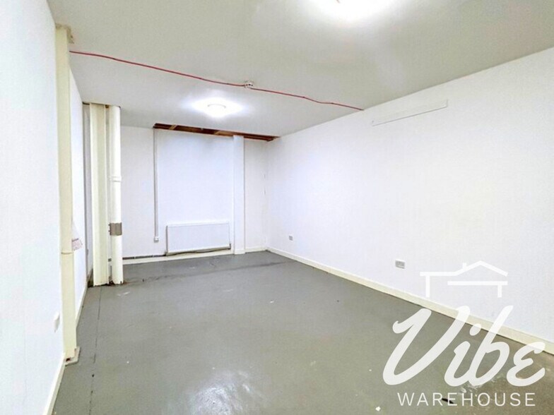 Mill Mead Rd, Londres à louer - Photo du bâtiment - Image 3 de 4