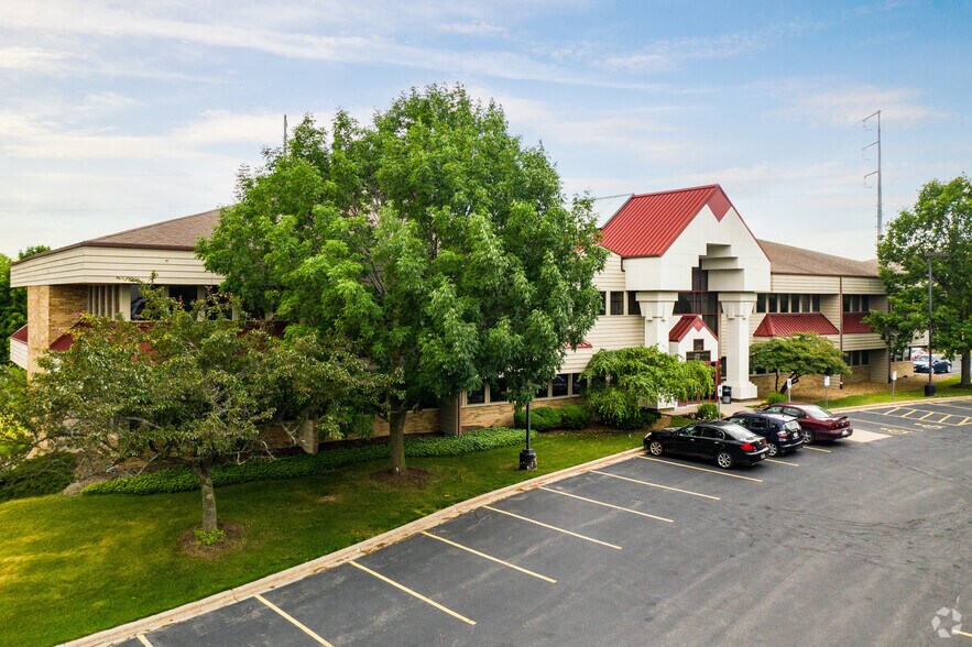 1 Point Pl, Madison, WI à louer - Photo du bâtiment - Image 2 de 31