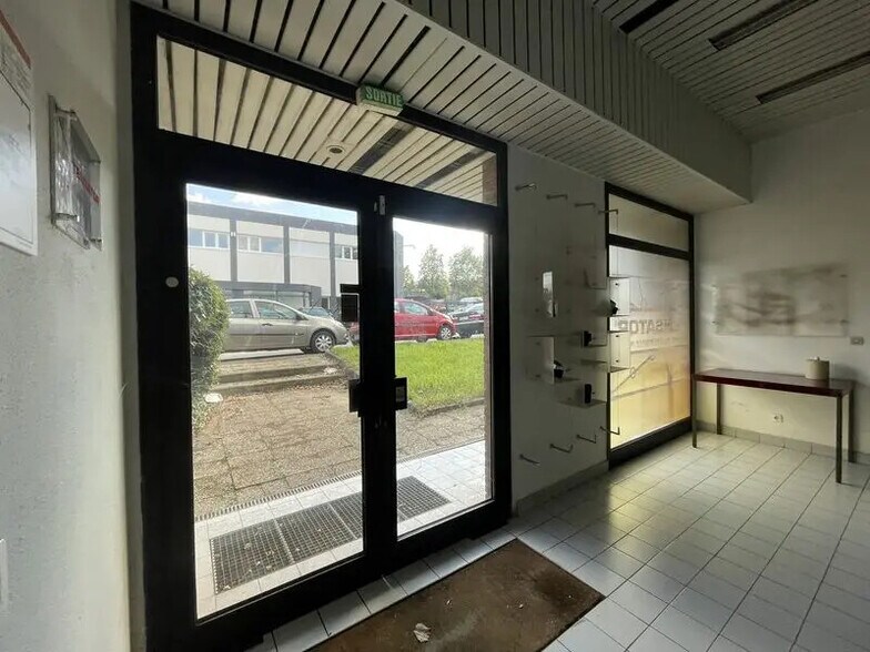 Office in Neuilly-Plaisance for sale - Building Photo - Image 2 of 15