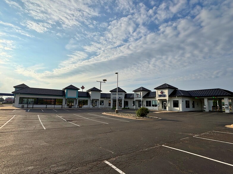 644 Migaldi Ln, Lansing, MI à louer - Photo du bâtiment - Image 2 de 3