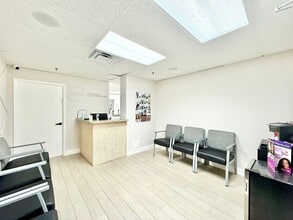 12550 Biscayne Blvd, North Miami, FL à louer Photo intérieure- Image 2 de 3